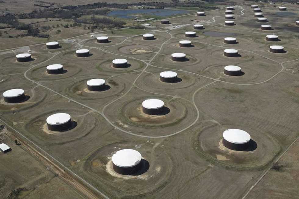 Oil climbs on growing fears of Russian invasion of Ukraine