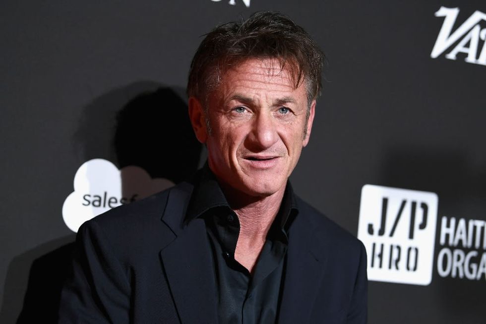 Sean Penn visits Ukraine to make documentary on Russian invasion - Vimarsana News