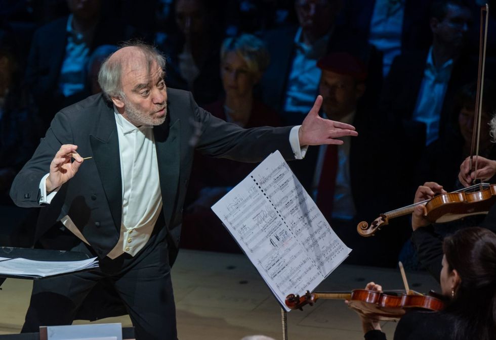 Munich mayor sacks star conductor of city orchestra over Putin ties - Vimarsana News