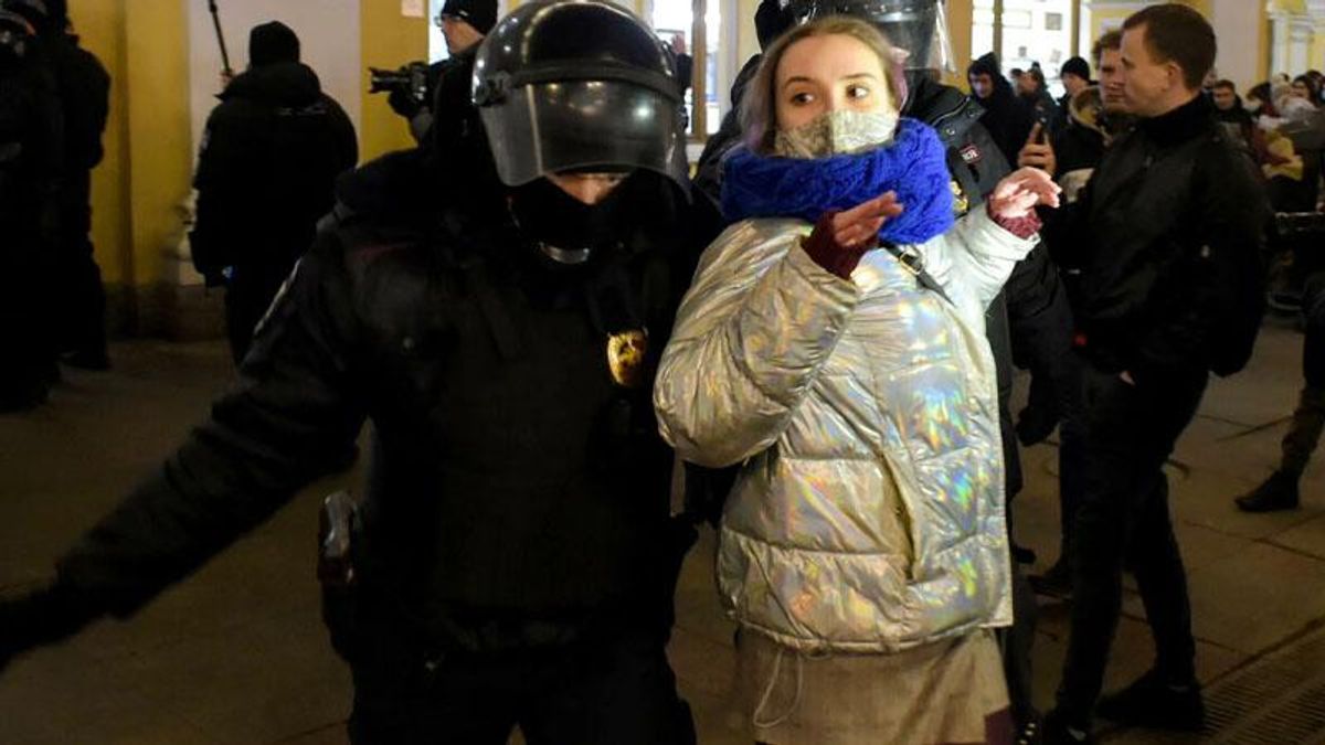 Dozens detained at anti-war rallies in Russia