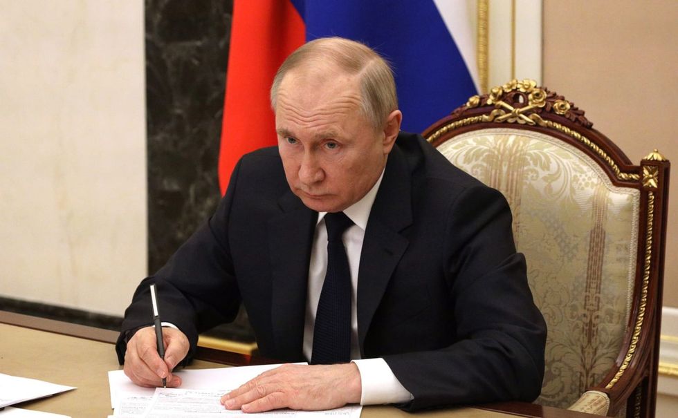 Putin reaffirms Russian commitment to European oil and gas deliveries