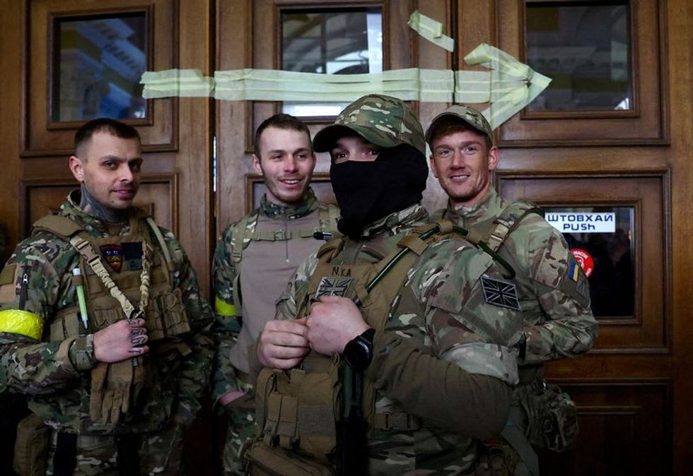 Is it legal for foreigners to fight for Ukraine? - Vimarsana News
