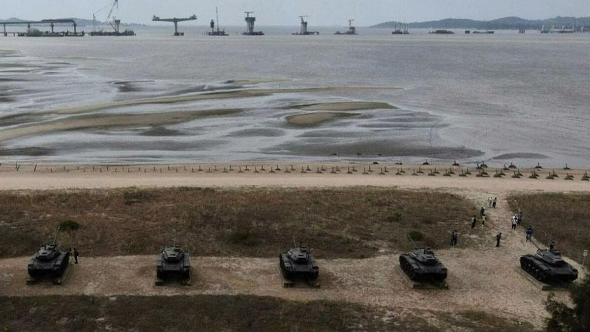 Chinese and US warships sailed through Taiwan Strait before Biden-Xi talks