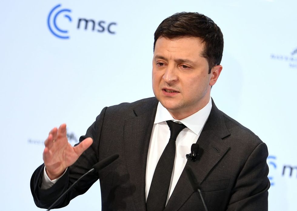 Zelensky appeals to Russian public, says soldiers' bodies piling up