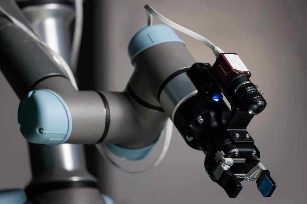 Robots are learning to think like humans. Can they meet Amazon's demands for speed?