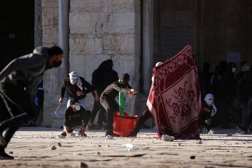 Israeli police, Palestinians clash at Jerusalem holy site