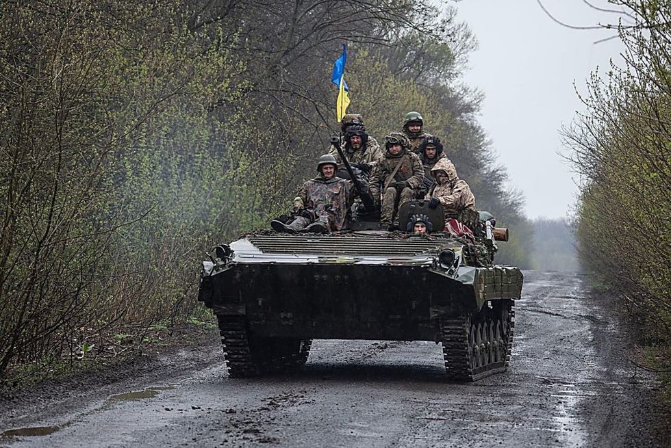Ukrainian troops in Mariupol ask to be evacuated to a third country