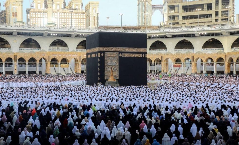 Muslims around the world begin celebrating Eid al-Fitr