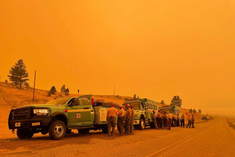Under an orange sky, largest U.S. wildfire menaces New Mexico towns - Vimarsana News