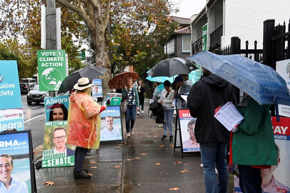 Australian election heads for tight finish as major parties struggle