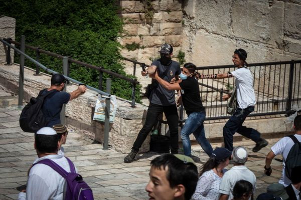 Clashes erupt in Jerusalem's Old City as Israeli nationalists march