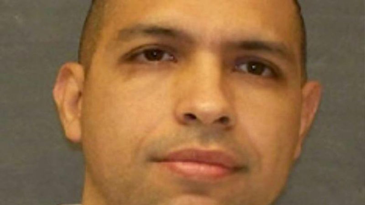 Texas fugitive dies in shootout after allegedly killing five