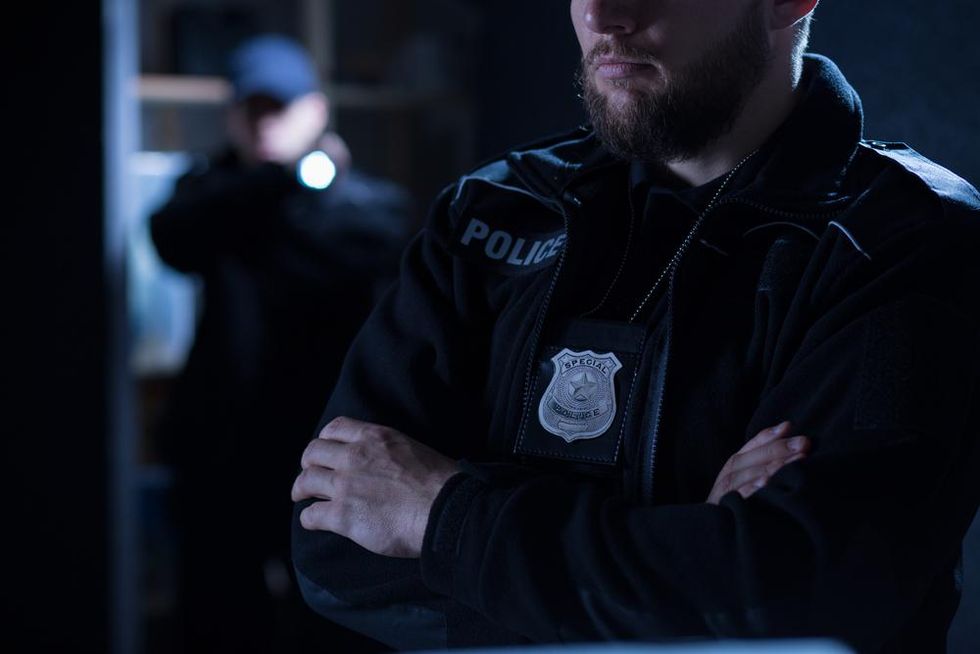 Sovereign citizen who claims 'police status' in his fake country gets arrested by real-world cops