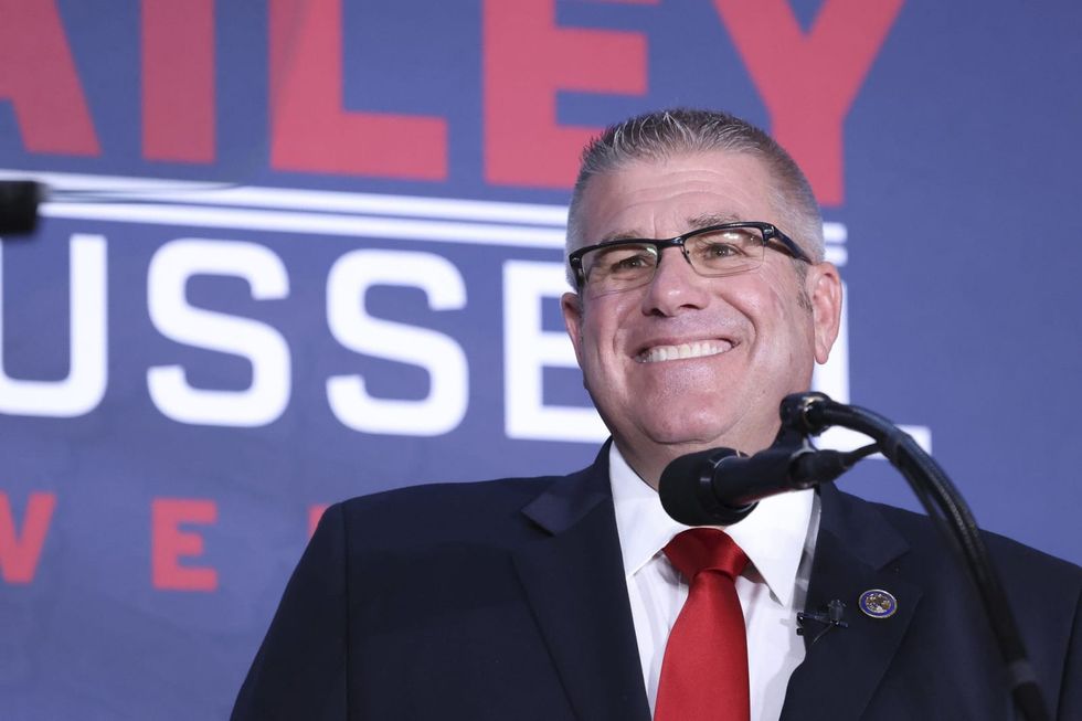 GOP governor nominee Darren Bailey apologizes for comments after Highland Park parade shooting but struggles to move past controversy - Vimarsana News