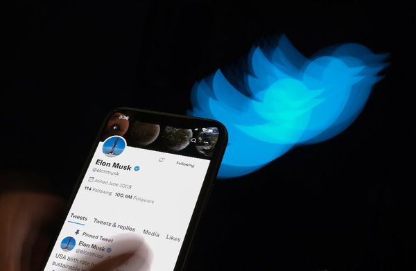 Twitter stock falls after Musk abandons takeover plan