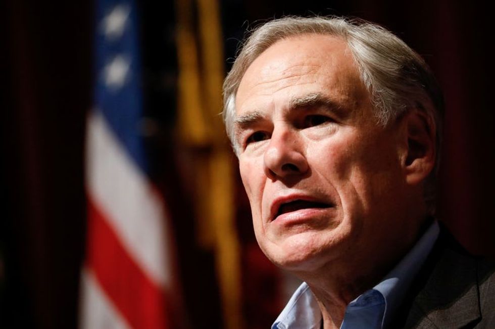 Texas governor sends migrants to New York City as immigration standoff accelerates - Vimarsana News
