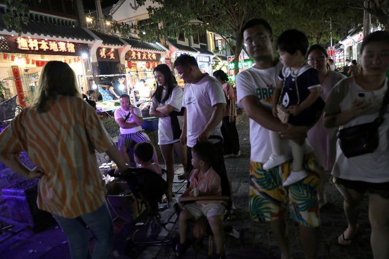 COVID lockdown turns Chinese tourist hotspot Sanya into nightmare for stranded tourists - Vimarsana News