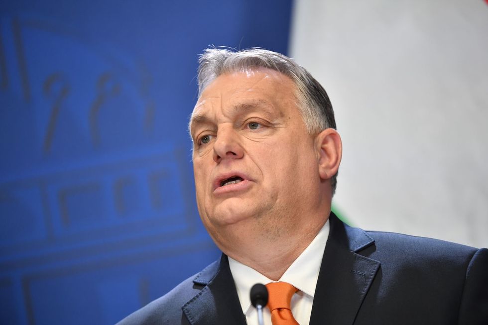 Report: Journalist keeps Orbán from capsizing in inflatable dinghy 