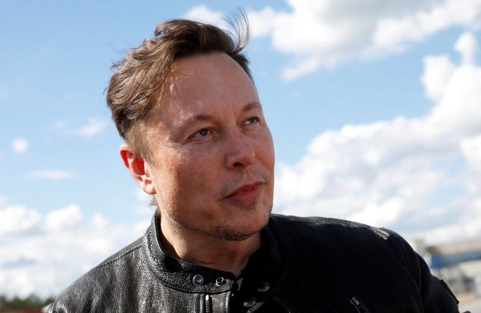 Elon Musk says he will buy Manchester United