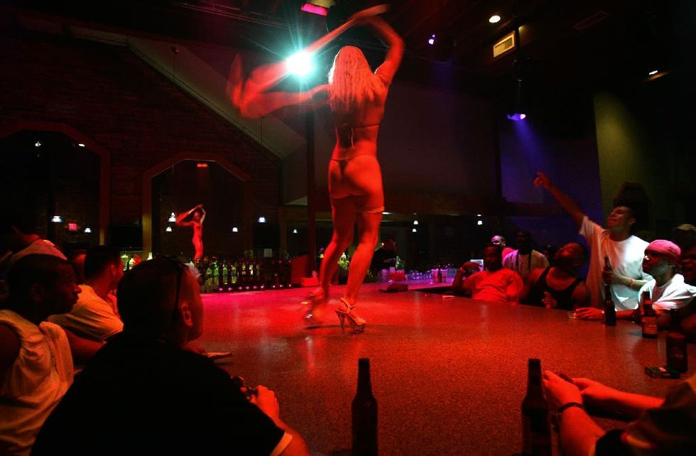Star Garden Topless Dive Bar performers organizing to unionize in Los Angeles: report