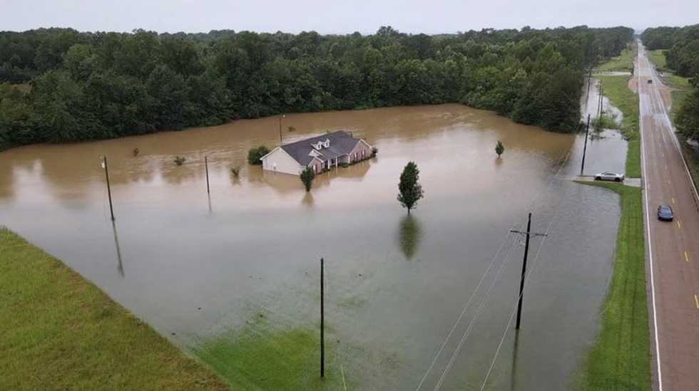 'A total crisis': Life in Mississippi's capital disrupted by water loss