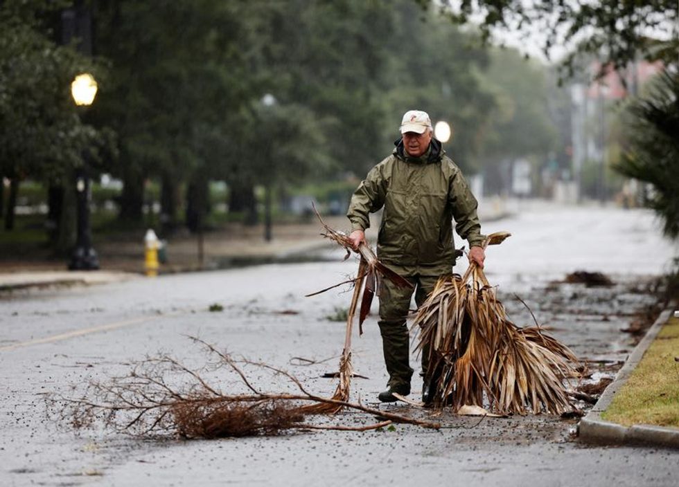Hurricane Ian looms off Carolinas after 21 deaths reported in Florida