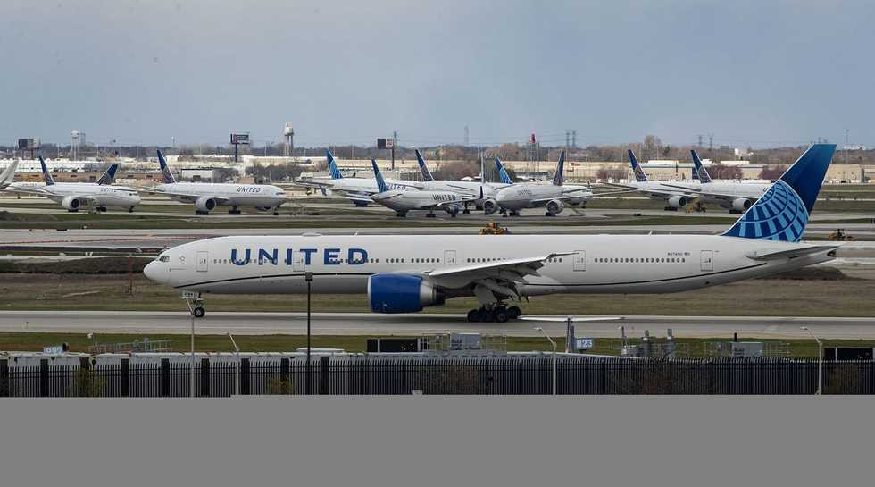 Man on magic mushrooms accused of assaulting United Airlines crew members during chaotic Miami-DC flight