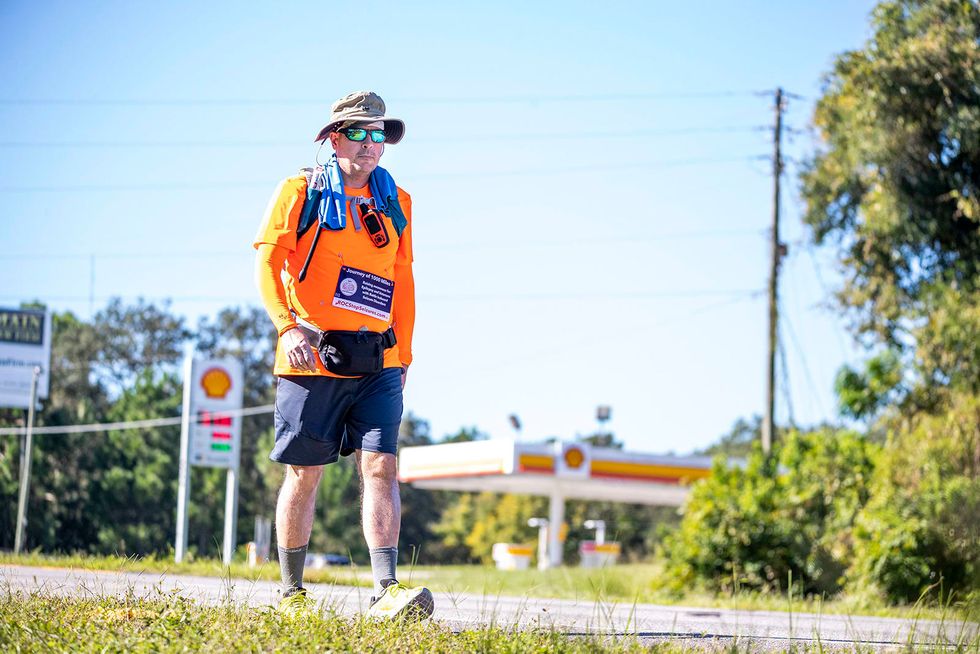 Florida Army vet walking 1,000 miles to Missouri - Vimarsana News