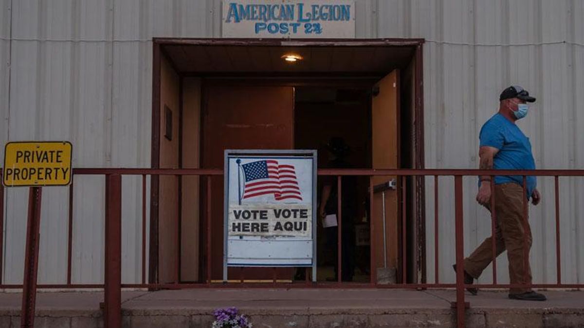 Hand-counting ballots would cause 'downright chaos' in an Arizona county, experts say