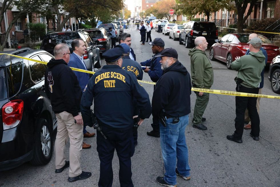 Suspect killed, three Philadelphia police officers shot while serving a warrant