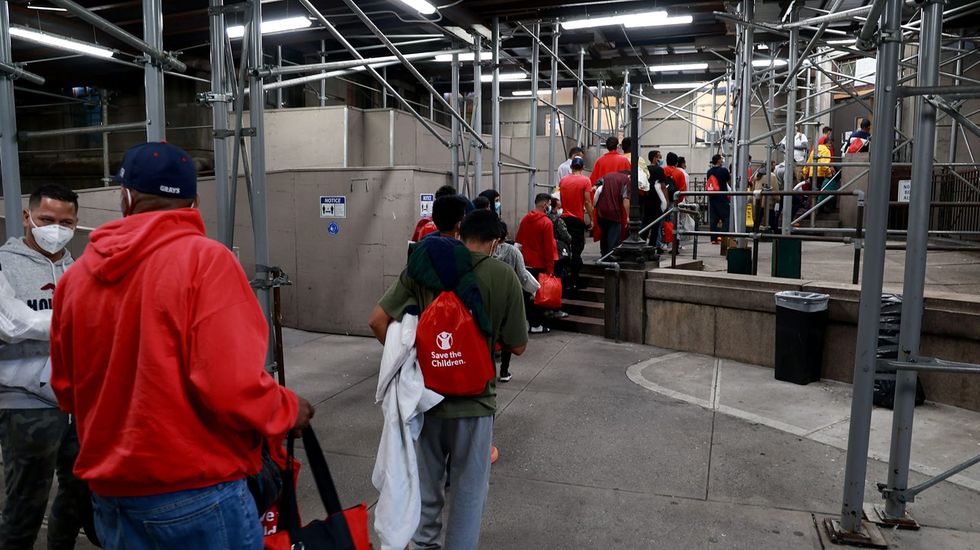 NYC homeless shelter population hits all-time high amid cascading migrant crisis - Vimarsana News