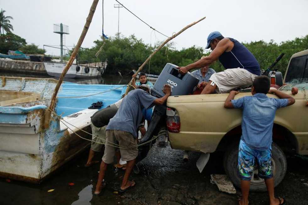 Hurricane Roslyn batters Mexico's Pacific coast with damaging winds, major rainfall