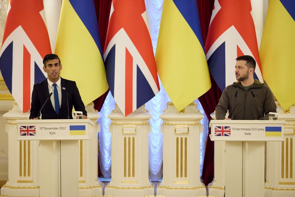 British prime minister visits Ukraine as fighting heat up in Donetsk
