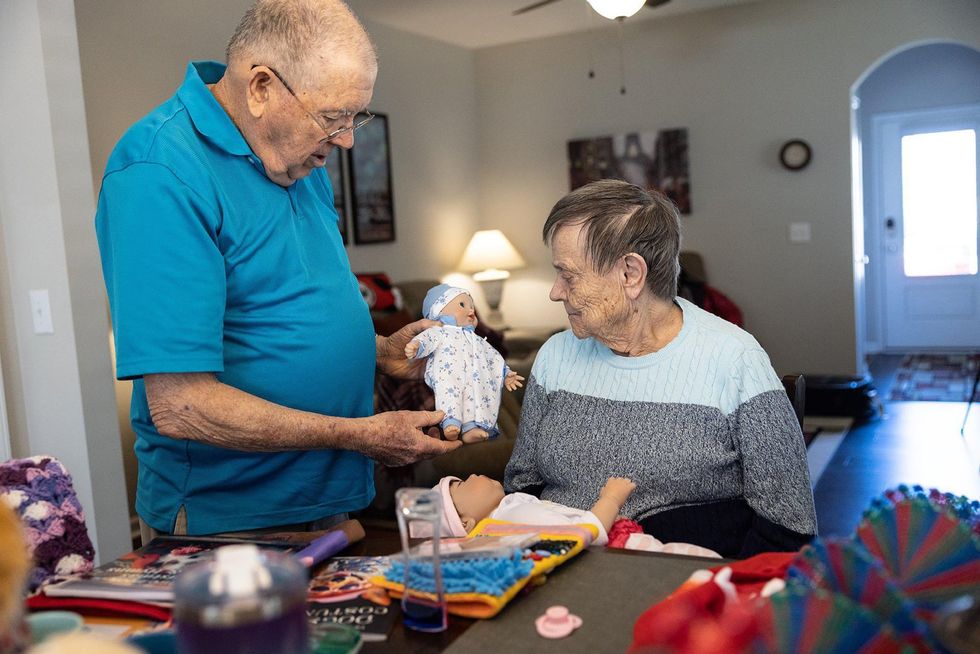 This man used a mirror to turn his mom living with Alzheimer's into a TikTok star - Raw Story - Celebrating 18 Years of Independent Journalism - Vimarsana News