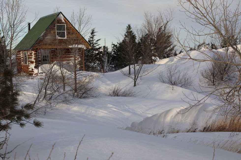 Sprawling winter storm threatens U.S. holiday travel as Arctic blast descends