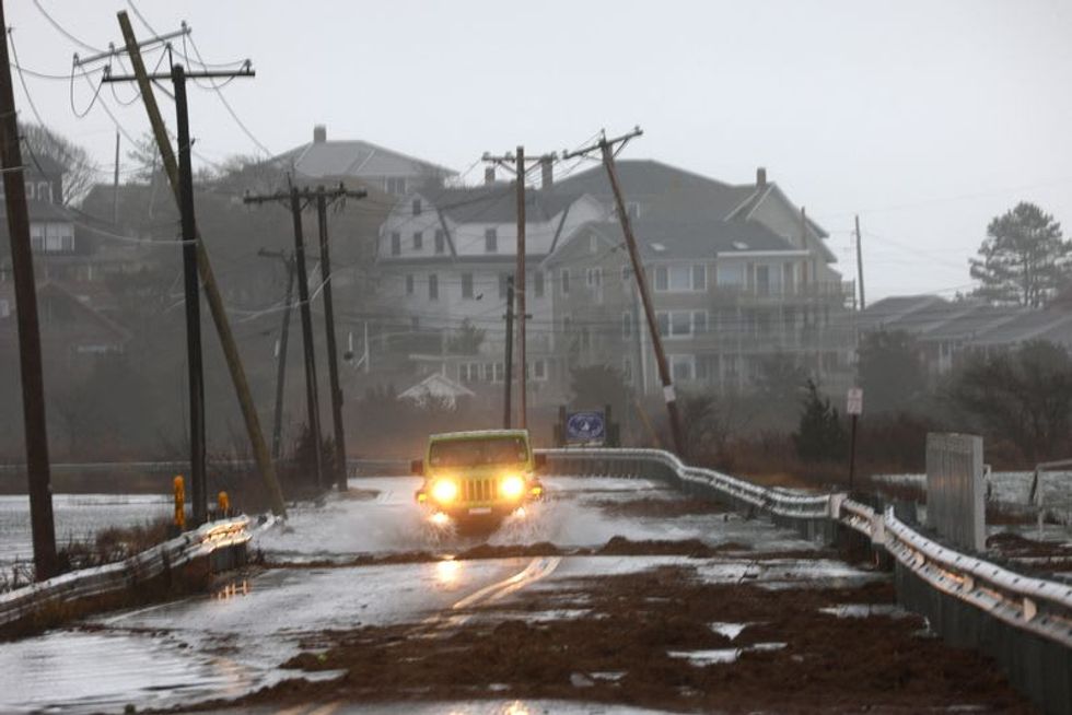 U.S. deep freeze disrupts travel and cuts power to 1.5 million ahead of holiday