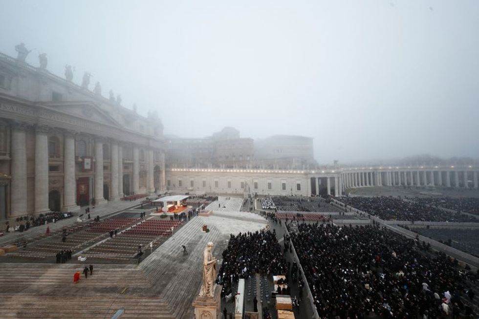 Crowds arrive during the night for former Pope Benedict's funeral