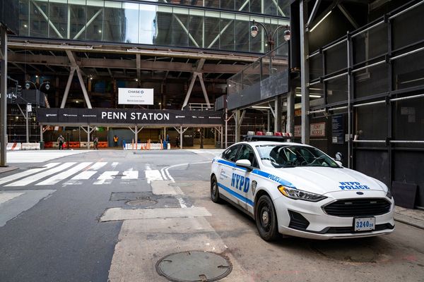 Wild melee inside Manhattan hotel-turned-shelter ends with brawling brothers stabbed by security worker