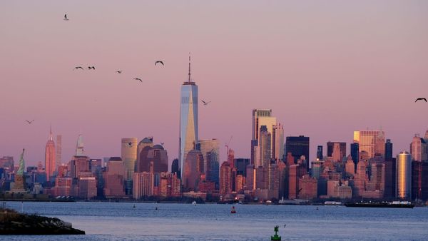 New York’s snow-less streak ties major record, nears another