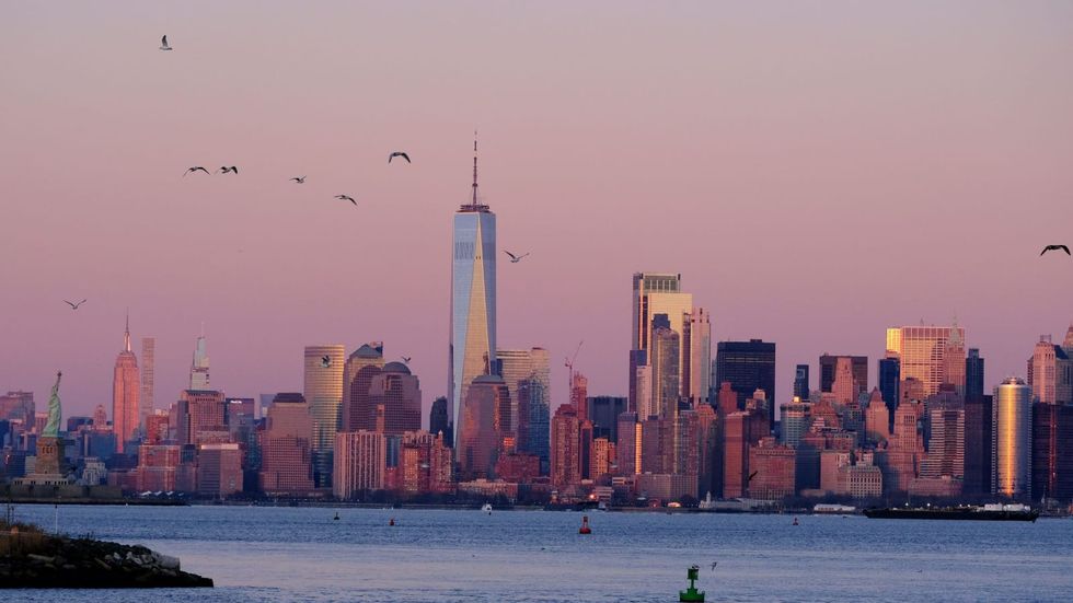 New York’s snow-less streak ties major record, nears another
