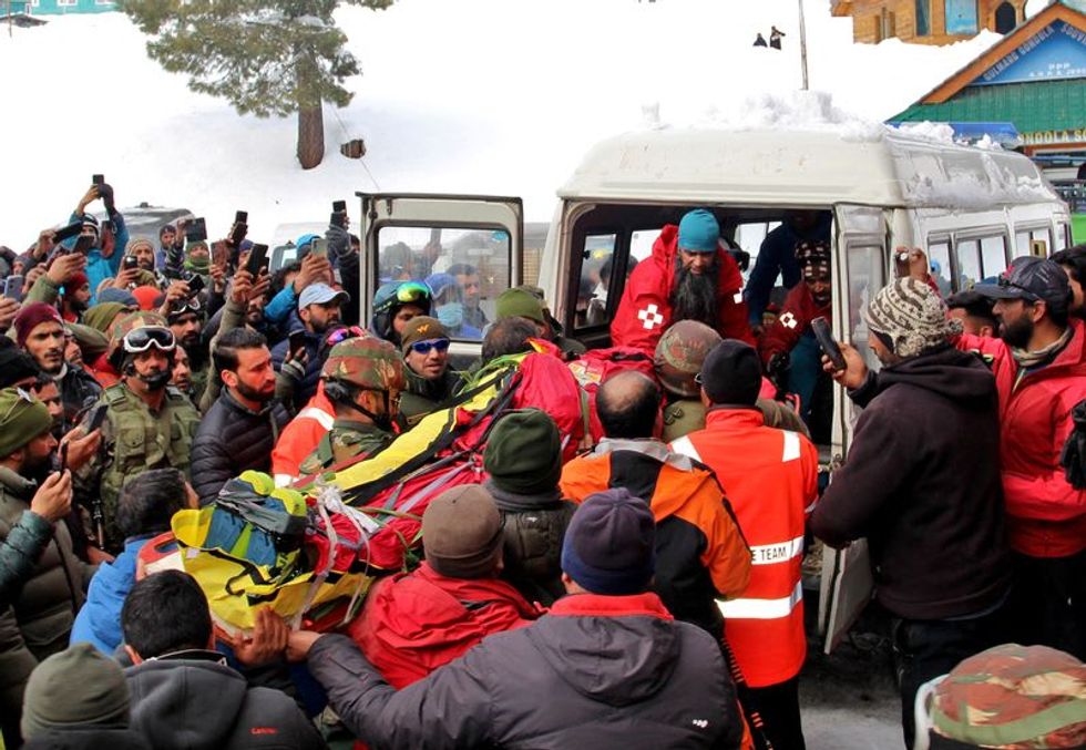 Two skiers killed in avalanche in Indian Kashmir - Vimarsana News