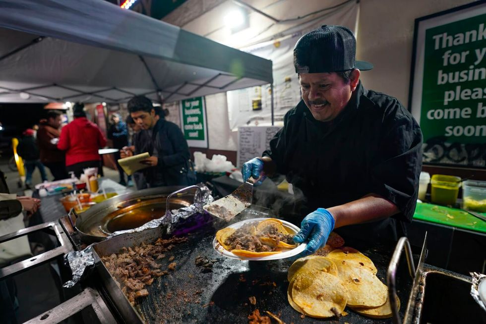 TikTok influencer left a $1K tip. Now, this San Diego taco vendor is busier than ever