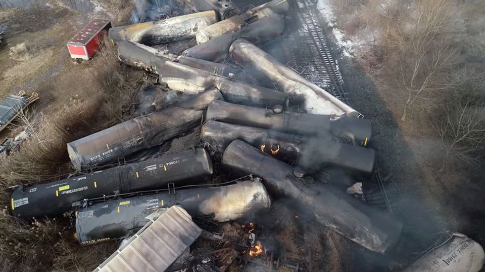 Derailed train cars in Ohio drained of toxic chemical amid mass evacuation - Vimarsana News