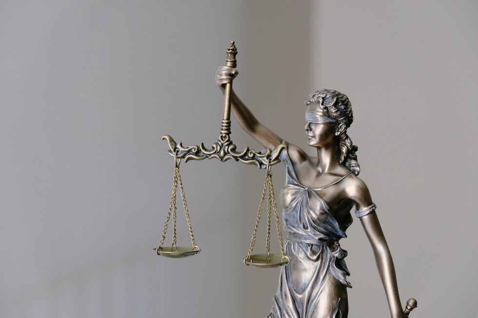 'Unfathomably embarrassing': More lawyers flee top legal firm after it caves to Trump