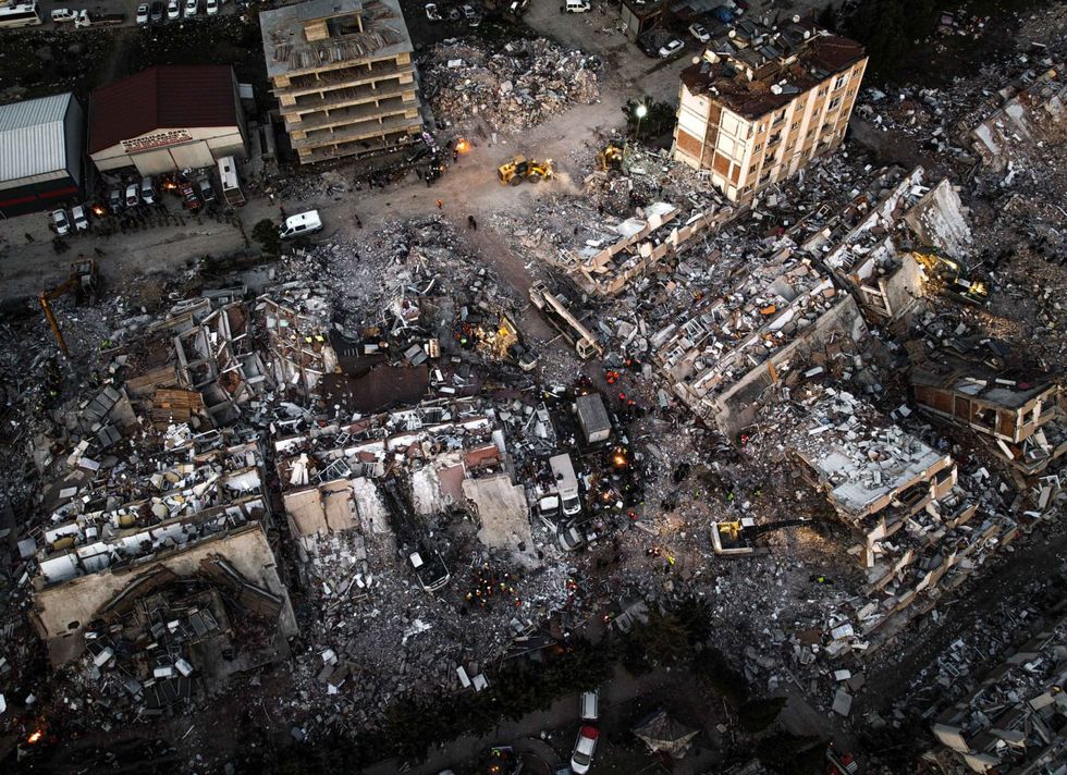 Quake death toll nears 25,000 as German, Austrian teams pause work