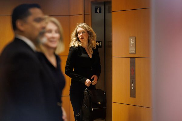 Elizabeth Holmes’ judge says he won’t rule on her prison date till early next month