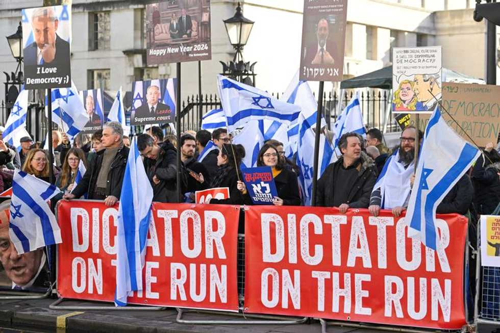 Israel's Netanyahu met by protests on London visit