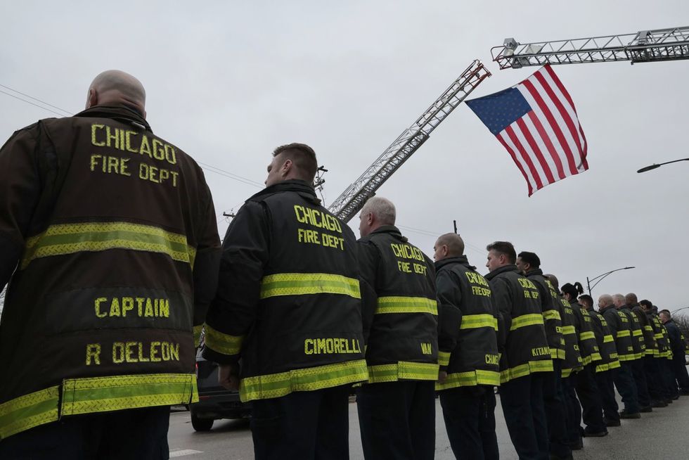 Chicago firefighter dies, 2 others injured in extra-alarm blaze