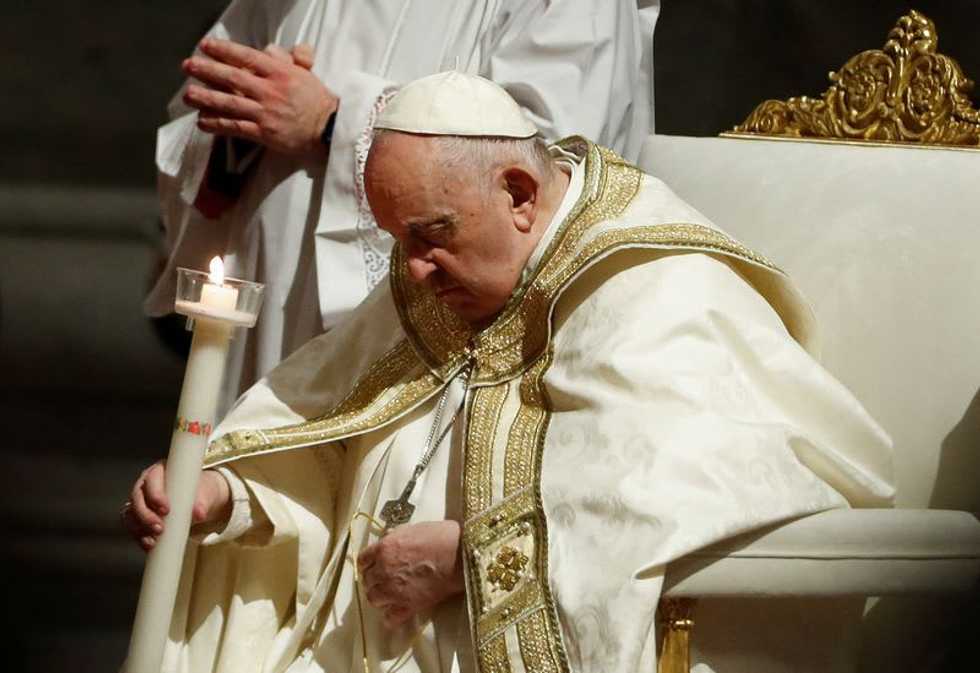 At Easter vigil, Pope Francis encourages hope amid 'icy winds of war'