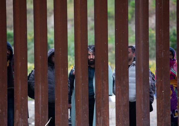 Migrants say Border Patrol is keeping them between the border walls for days without food or shelter